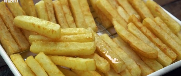 Hvordan lage de sprøste pommes frites med tykk ostesaus