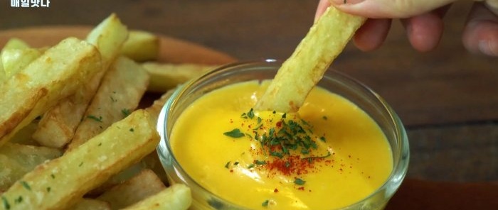 How to Make the Crispiest French Fries with Thick Cheese Sauce