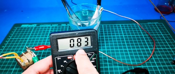 Jak zrobić płynną diodę z łyżki wody i sody