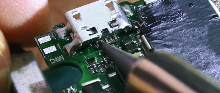 Com canviar un connector micro USB amb un soldador sense assecador de cabells