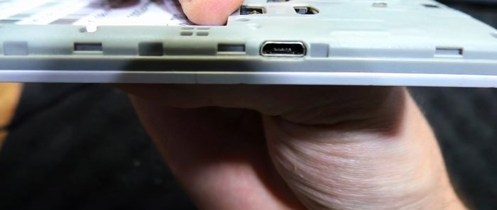 Kako promijeniti mikro USB konektor pomoću lemilice bez sušila za kosu