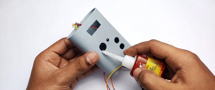 Cómo hacer un multímetro con tubería de PVC para un electricista de automóviles y un artesano del hogar