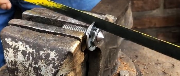 Mini lathe from a broken grinder and drill