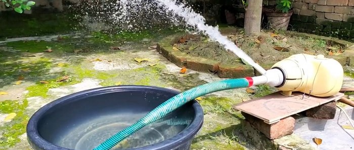 Poderosa bomba d'água caseira de um liquidificador antigo