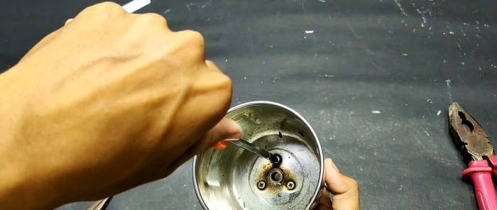Powerful homemade water pump from an old blender