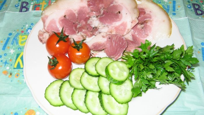 لفافة ساق لحم الخنزير البسيطة لأولئك الجدد في صناعة اللحوم اللذيذة.