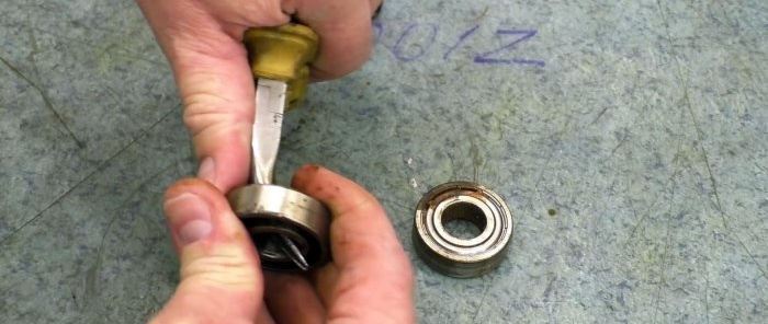How to remove a bearing race from the housing