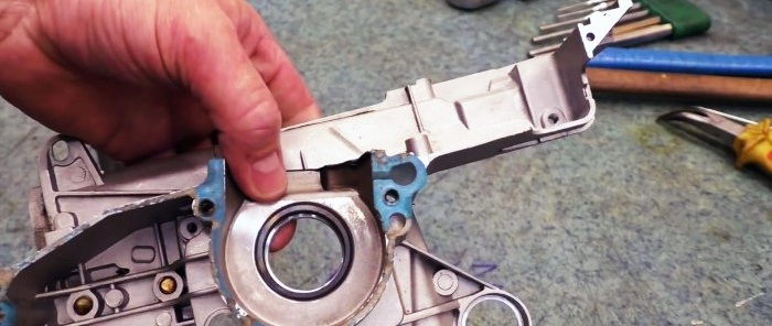 How to remove a bearing race from the housing