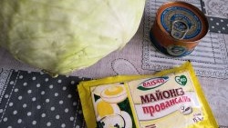 Kål og kaviar salat for 100 rubler du vil lage mat igjen og igjen
