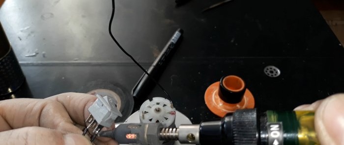 Como fazer um soprador elétrico de carvão para churrasco