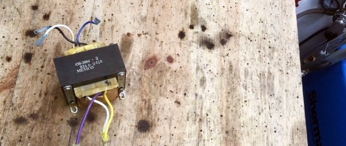 Cum se folosește o șurubelniță cu o baterie descărcată