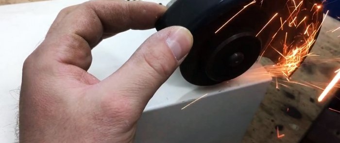 Ako používať skrutkovač s vybitou batériou