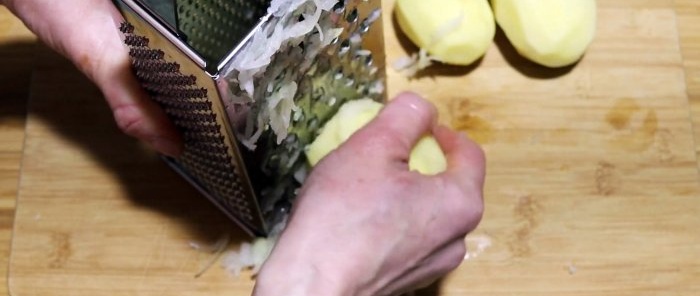 Sopar ràpid de patates i ceba en una paella