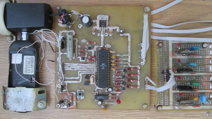 Unitat de control SMS a AT90S8515 i Siemens C45