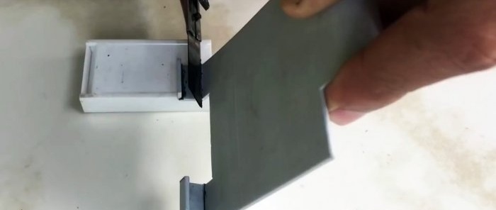 Sådan laver du et justerbart telefonstativ af PVC-rør