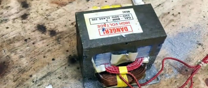 Cómo hacer un potente soldador de contacto a partir de un transformador de microondas