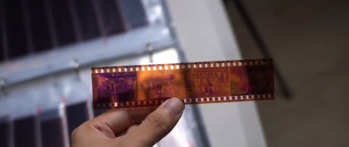 Sådan digitaliseres fotografisk film ved hjælp af en hjemmelavet scanner og smartphone