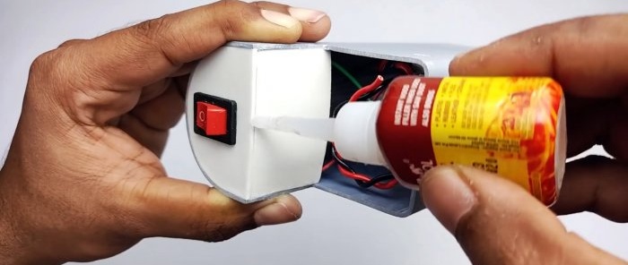 Sådan laver du en nødbatterilommelygte til enhver situation