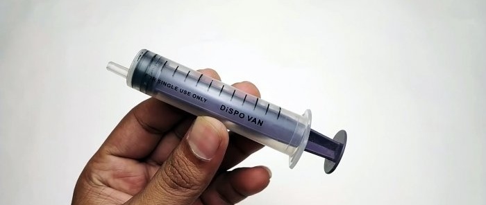 Paano gumawa ng isang miniature compressor mula sa isang syringe at isang gearbox ng makina