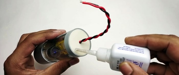 Cómo hacer un compresor en miniatura con una jeringa y una caja de cambios de máquina