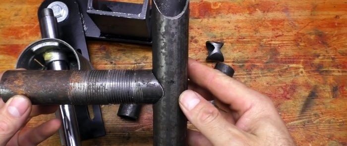 Sådan bruger du gamle bildele til at lave en perfekt rørskærer til sammenføjning i enhver vinkel
