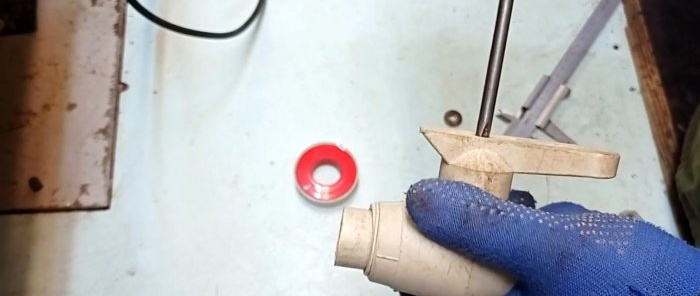 What to do if dripping down the valve stem of the heating radiator