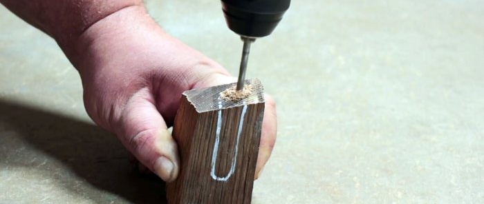 Com fer un mànec de ganivet brillant amb epoxi i fusta