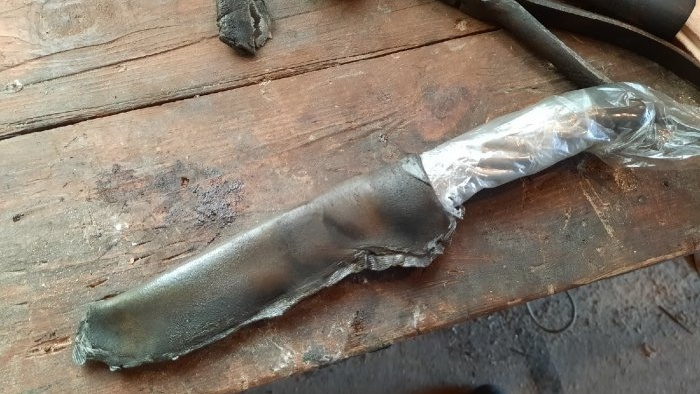 Ako vyrobiť puzdro na nôž z PVC rúrky a kože
