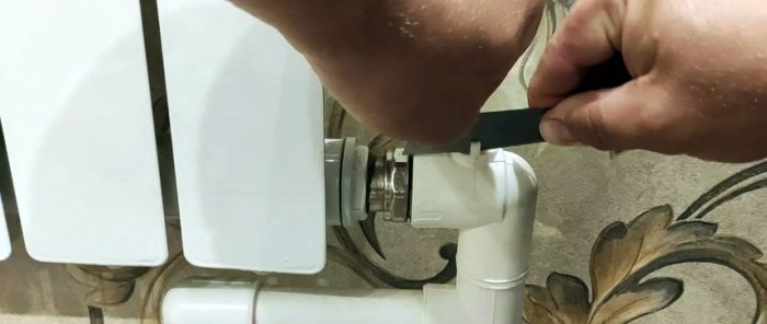 Hur man stoppar en läcka i PP-stammen på en radiatorkran