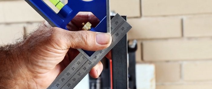 Hvordan lage et dørhåndtak i loftstil av stållister og et stykke forsterkning