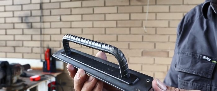 Cómo hacer un tirador de puerta estilo loft con tiras de acero y un trozo de refuerzo
