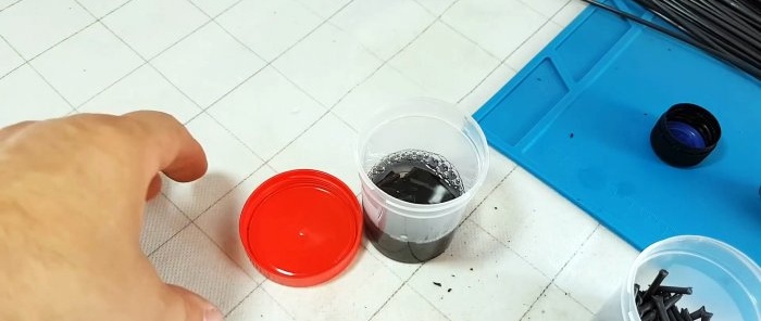 كيفية صنع البلاستيك السائل وتغطية مقابض الأدوات به