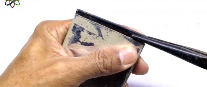 1 idėja naudoti baterijas iš senų mobiliųjų telefonų