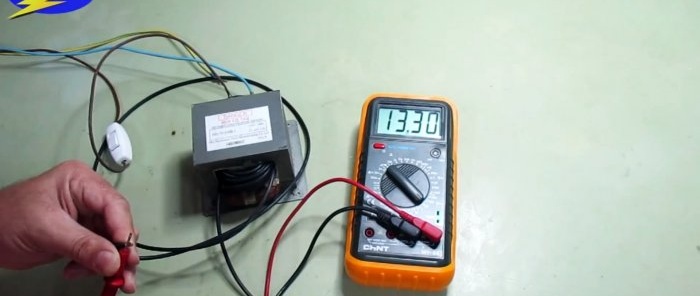 Wie man aus einem Mikrowellenherd ein Autobatterieladegerät herstellt