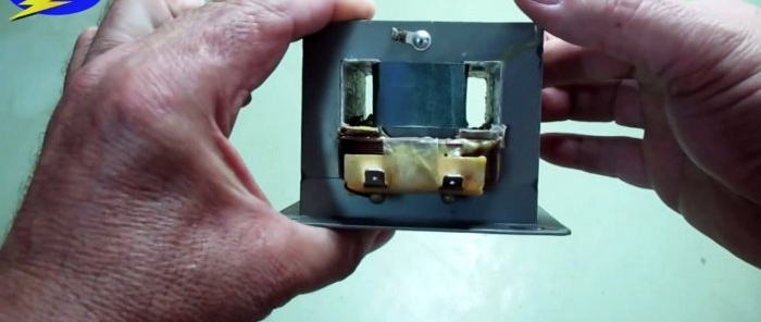 Sådan laver du en bilbatterioplader fra en mikrobølgeovn