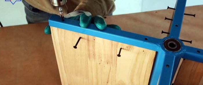 How to make a mobile tool storage cabinet from a steel barrel