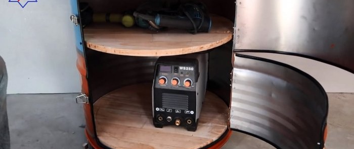 How to make a mobile tool storage cabinet from a steel barrel