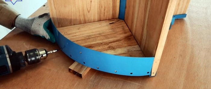 كيفية صنع خزانة تخزين الأدوات المتنقلة من برميل فولاذي