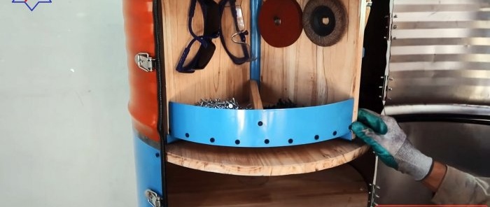 Come realizzare un armadio portautensili mobile da una botte di acciaio