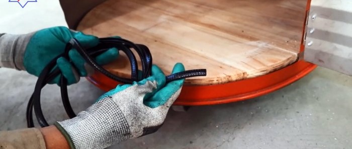 How to make a mobile tool storage cabinet from a steel barrel