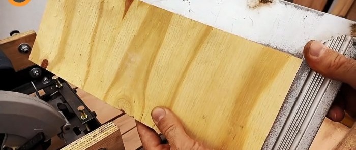 Inexpensive homemade guide with a carriage for a manual circular saw