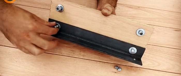 Murang gawang bahay na gabay na may karwahe para sa isang manu-manong circular saw