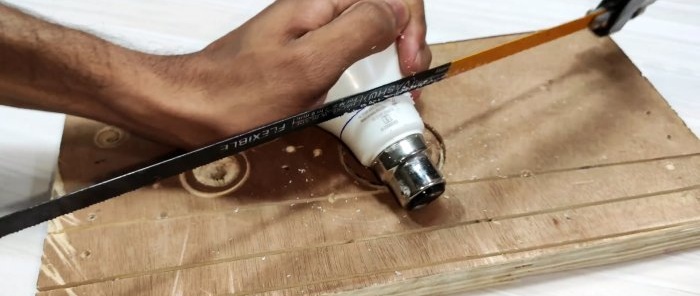 Comment fabriquer une lampe de secours puissante et rechargeable