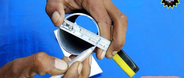Cum să folosiți o bucată de hârtie pentru a marca perfect capătul unei țevi pentru o inserție de 45 de grade