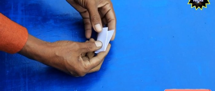 Sådan bruger du et stykke papir til perfekt at markere enden af ​​et rør til en 45 graders indsats