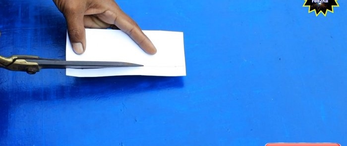 Come utilizzare un pezzo di carta per segnare perfettamente l'estremità di un tubo per un inserto a 45 gradi