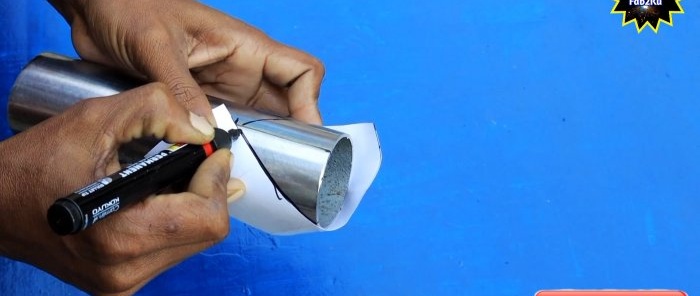 Hoe je een stuk papier gebruikt om het uiteinde van een buis perfect te markeren voor een inzetstuk van 45 graden