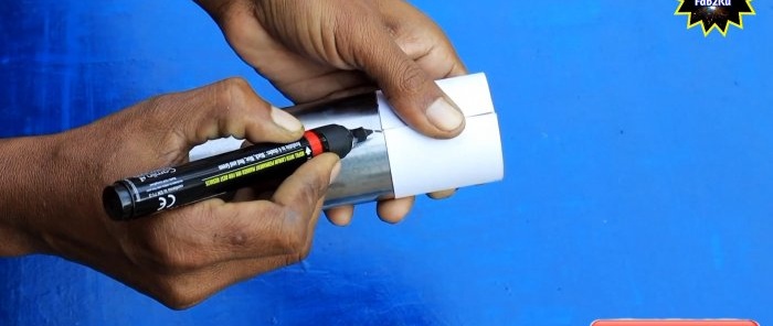 Cách sử dụng một mảnh giấy để đánh dấu hoàn hảo đầu ống để chèn 45 độ