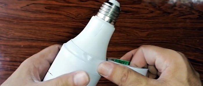 Jak vyrobit zahradní lampu z PVC trubky