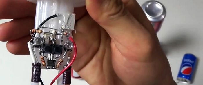 Comment fabriquer un détecteur affichant une tension statique élevée et sa polarité
